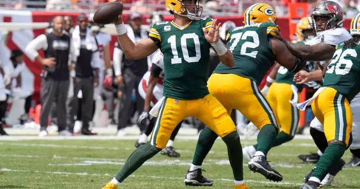 Jordan Love throws 2 touchdown passes, Packers edge Buccaneers 17-14