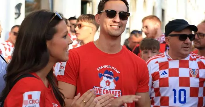 US newlyweds tour Croatia after fans photobomb their wedding shoot