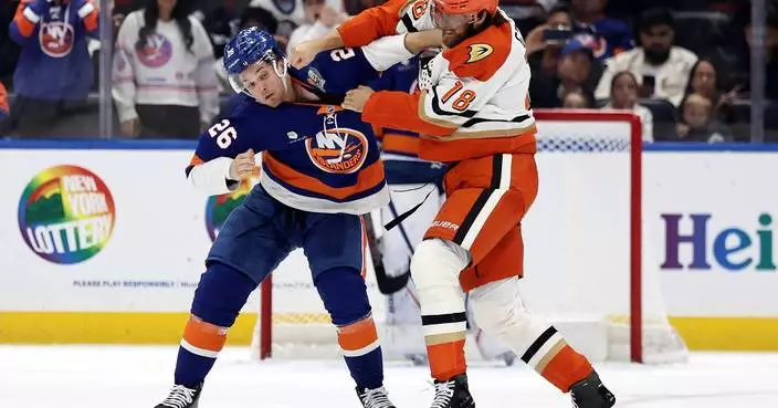 Islanders score 3 1st-period goals, beat Ducks 3-2 for 2nd straight win