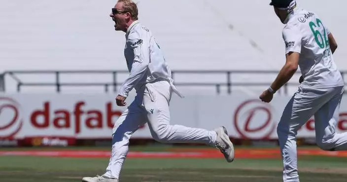Australia 90-2 at lunch against South Africa after Harmer's double strike