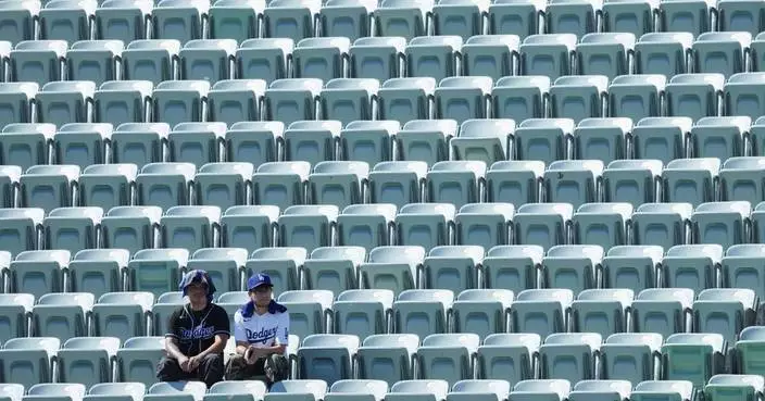 Blazing triple-digit heat bears down on Braves-Dodgers NLDS opener in Los Angeles