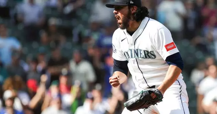 Mariners exercise Andrés Muñoz's $9 million option, decline options on Victor Robles, Bryce Miller