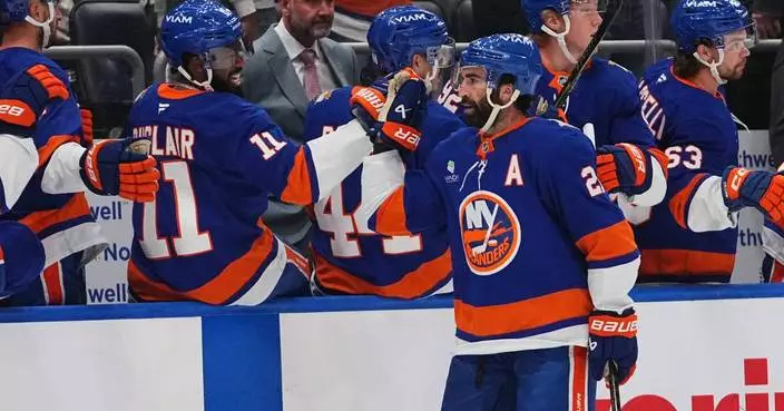 Kyle Palmieri scores twice as Islanders beat Canucks 3-2
