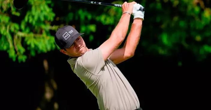 Chandler Blanchet rides a pair of eagles to a season-best 62 and the lead in Bermuda