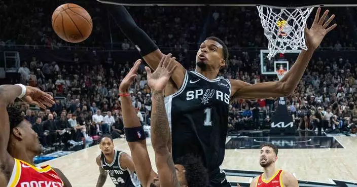 Amen Thompson blocks Wembanyama in final second as the Rockets beat the Spurs 114-110 in Austin