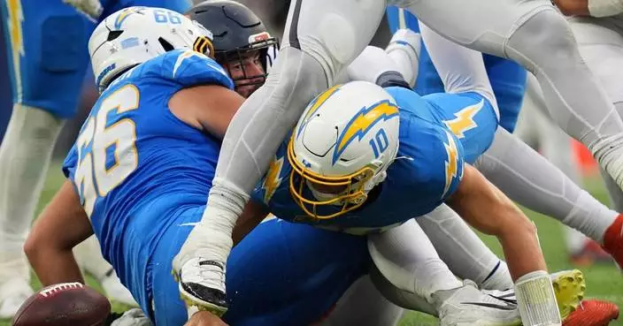 Justin Herbert seems no longer able to elevate Chargers' inept and injured offense