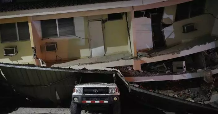 Unnerved Panamanians sleep in streets as aftershocks rattle quake-hit towns