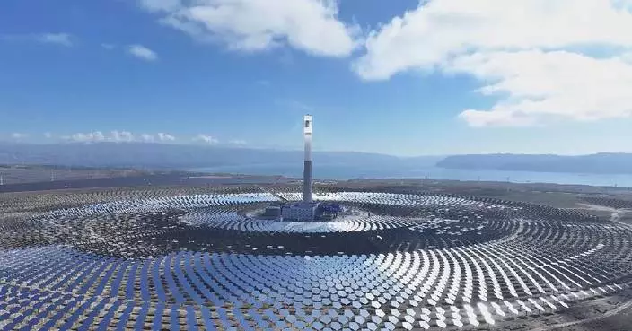China's first million-kilowatt photovoltaic-solar thermal power project connects to grid in northwest China's Qinghai