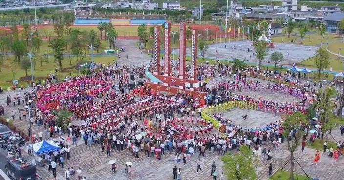 Heritage sightseeing, folk dances, boat tours get China's National Day holiday off to vibrant start