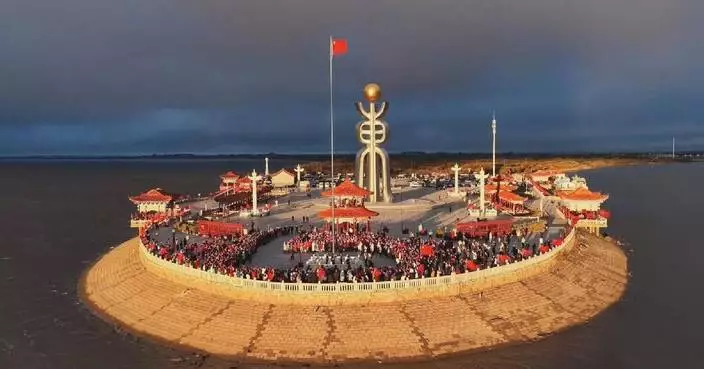 Chinese border ports hold National Day flag-raising ceremonies