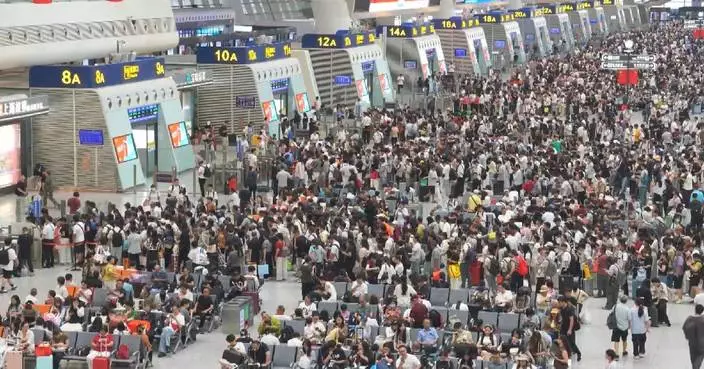 China adds trains, expands highway capacity for National Day travel rush