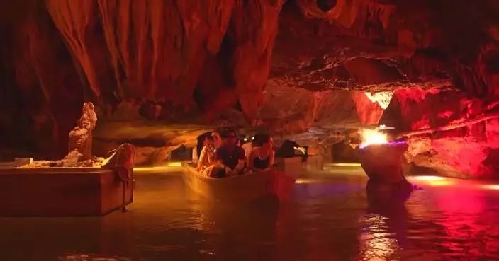 Foreign visitors explore cave in Zhejiang