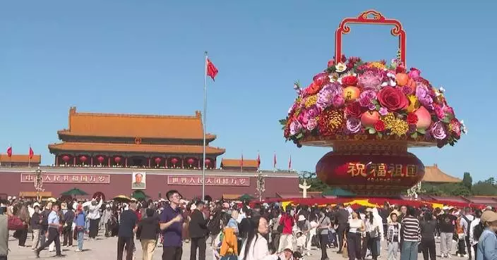China's National Day holiday draws crowds to scenic spots, festive celebrations