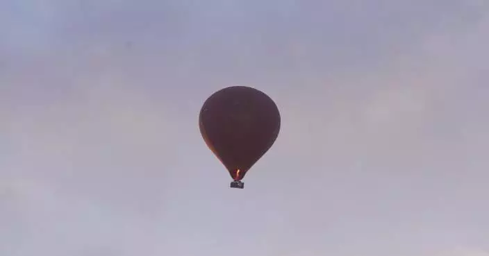 Jordan hosts 1st int'l hot air balloon skydiving event over iconic red desert