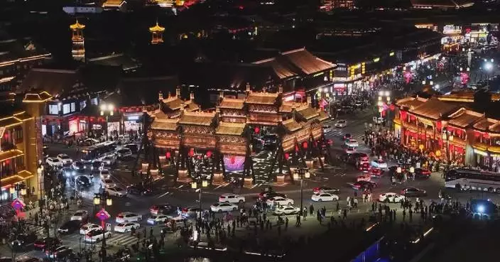 Scenic spots across China see tourist surge during National Day holiday