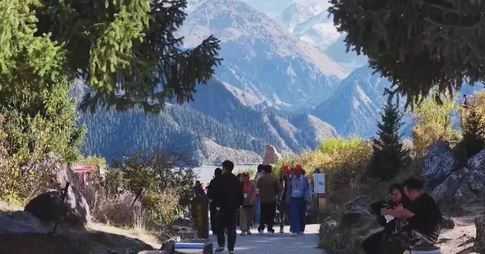 Holidaymakers flock to China's scenic, cultural sites over National Day break