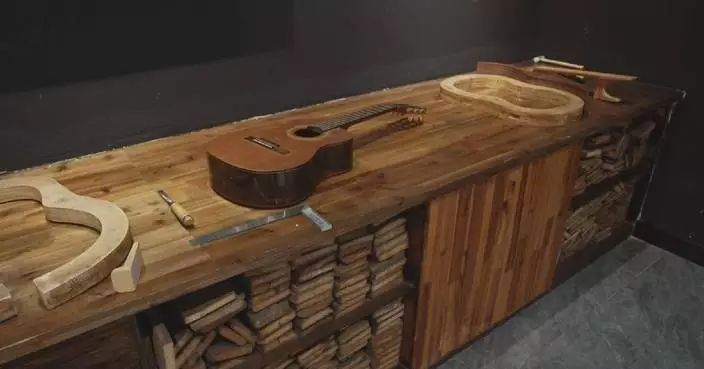 Guitar industry boosts development in Guizhou's mountainous county