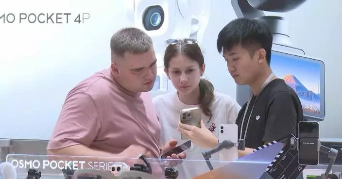 Hainan duty-free malls draw foreign tourists as holiday sales hit 855 mln yuan