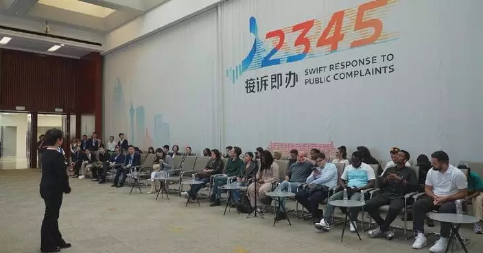 Beijing's citizen service hotline impresses foreign journalists with AI-human integration