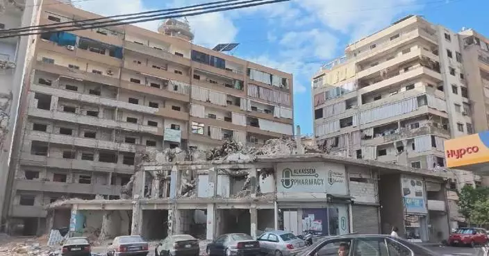 Veteran driver adopts "safe roadmap" to navigate Lebanon's war-torn areas