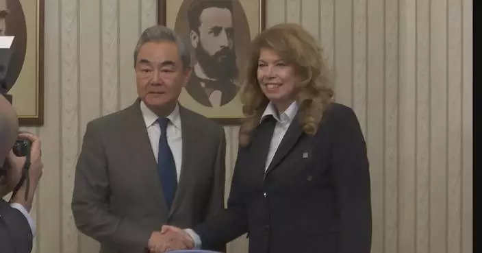 Bulgarian president meets Chinese FM, pledging to enhance bilateral ties, cooperation
