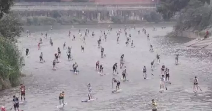 Hundreds of water sports enthusiasts race along river in Chongqing