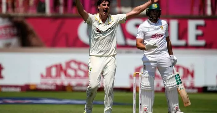 Australia takes control of 1st test vs South Africa, reducing home side to 115-4 at lunch of 3rd day