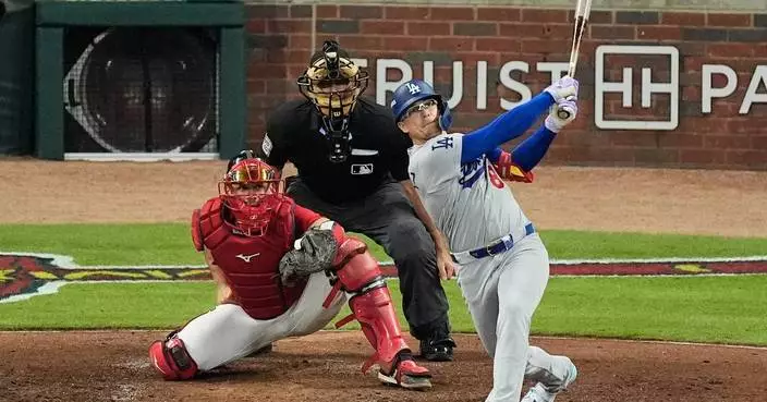 Kiké Hernández continues clutch postseason hitting for Dodgers with a 2-run homer off Chris Sale