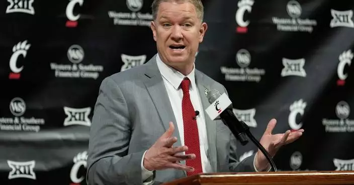 Cincinnati turns to alum Jerrod Calhoun with a rebuilt roster in the rugged Big 12