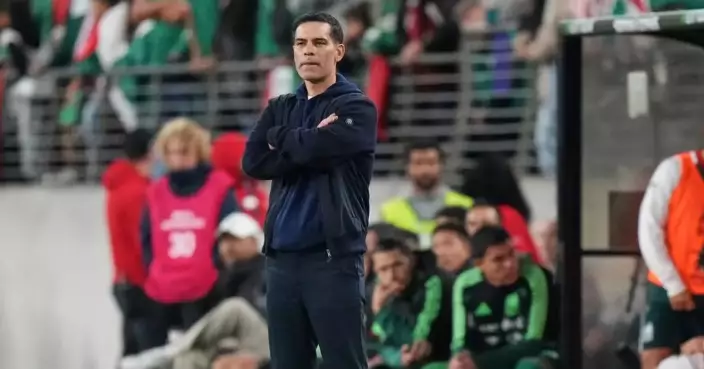 Chile strikes twice after halftime to beat Mexico 2-0. Woes deepen for Márquez