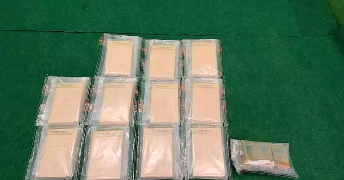 Hong Kong Customs Seizes About 5.5 kg of Suspected Cocaine and 45 Duty-Not-Paid Cigarettes, Arrests Man at Airport for Drug Trafficking