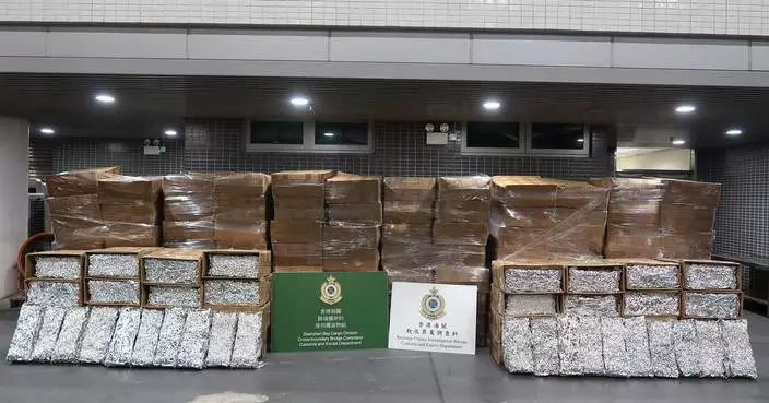Hong Kong Customs Seizes About 8,000kg of Duty-Not-Paid Manufactured Tobacco at Shenzhen Bay Control Point, Arrests Local Driver