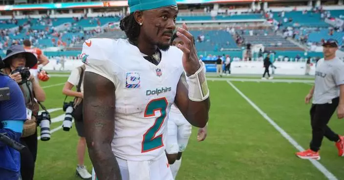 Dolphins not considering a QB change after Malik Willis struggles vs Bengals