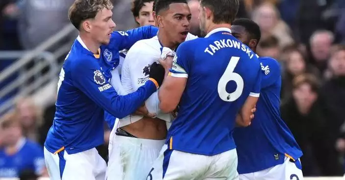 Neto double earns Chelsea a win at Everton in Premier League amid head-injury concern for Martinez