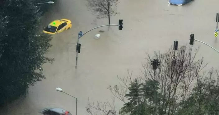 Heavy rain and flooding in Istanbul forces closure of schools