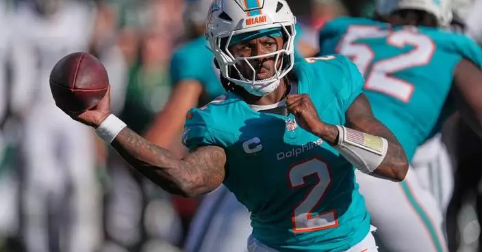 Malik Willis sparks Dolphins' first win, holding off a late Jets rally 28-25