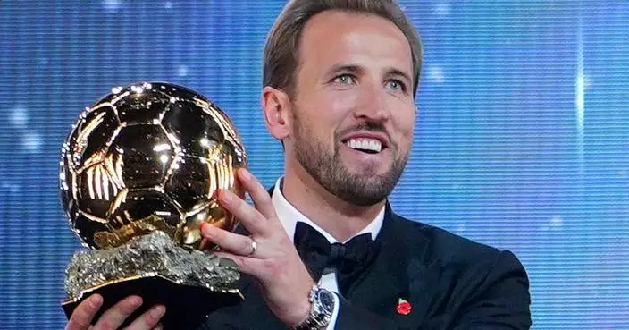 Ballon d'Or winner Harry Kane gets guard of honor from Bayern teammates before German Cup game