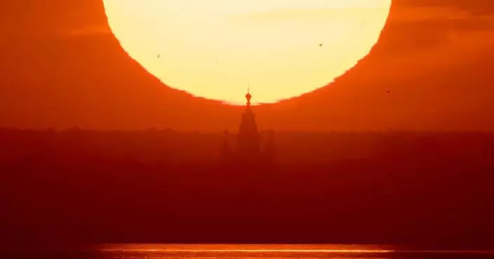 A rare clear sky delivers Lovetsky’s long-awaited sunset shot over St. Petersburg