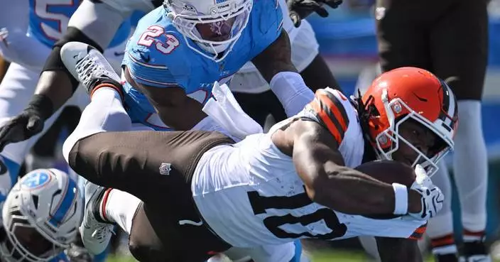 Chicago Bears acquire DT Jeffery Simmons in trade with the Tennessee Titans, AP source says