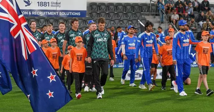 India wins the toss and bowls in the 1st T20 cricket international against New Zealand