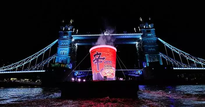 Giant Shin Ramyun Cup Takes to the Thames in London