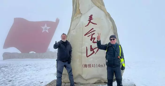 Two German writers retrace the Long March by bicycle