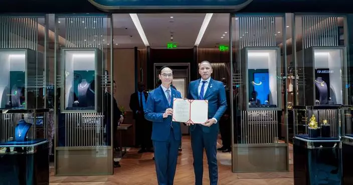 Chow Tai Fook Jewellery Group Welcomes President of Botswana to Its Newly Opened Signature Boutique in Beijing