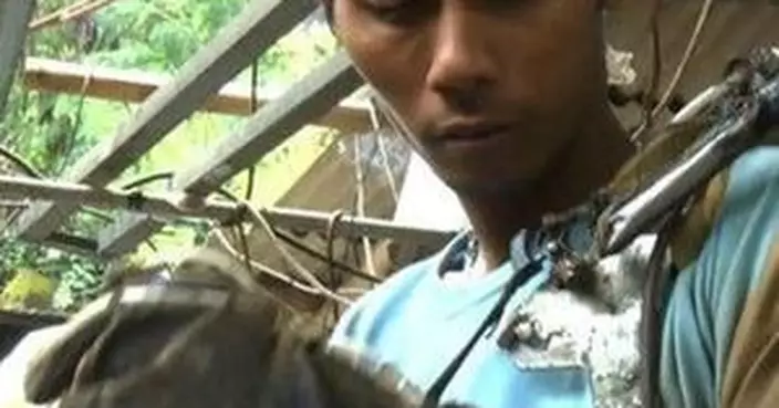 印尼村民左臂癱瘓 製「機械手」積極生活