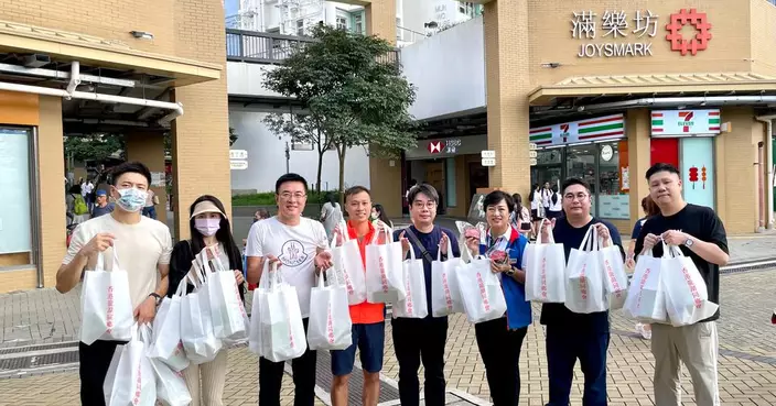「龍湖青年」端午送粽為東涌社區增添節日喜氣