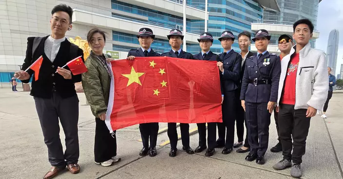 香港KOL觀元旦升旗禮 祝福祖國祝福香港