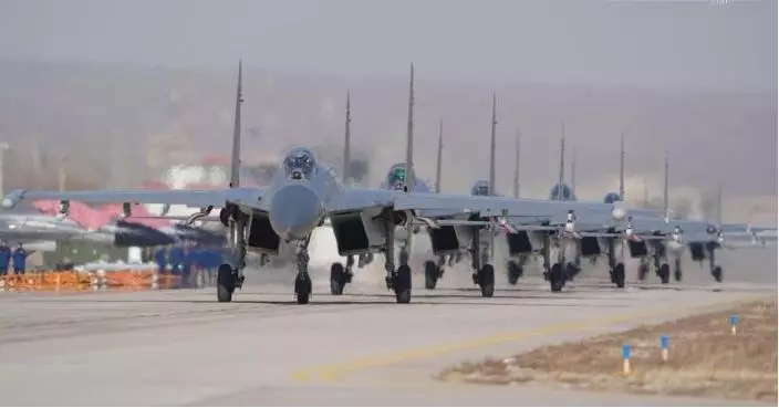西部戰區250架戰機秘密演習曝光　停機坪機群綿延4公里　美媒驚呼規模史無前例實戰化