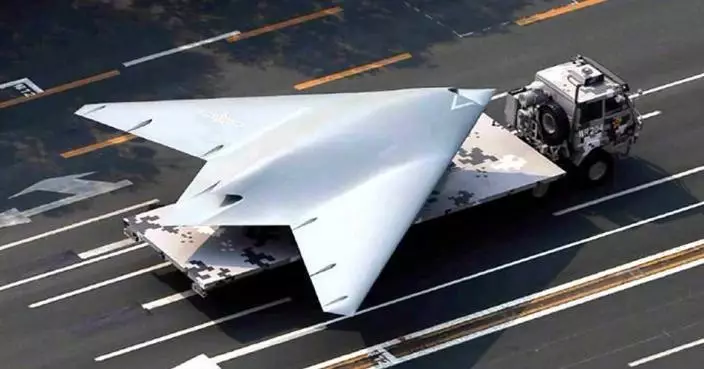 四川艦10分鐘連射12架攻擊-11隱身無人機，化身「常務副航母」成編隊殺手鐧