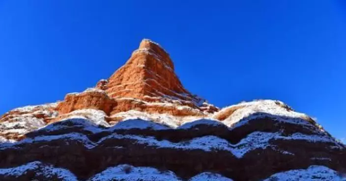 甘肅雪後 丹霞冬日藍天暖陽下五彩斑斕