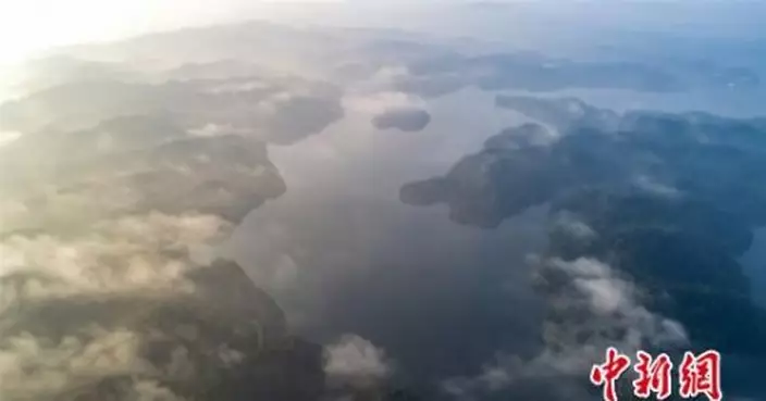 航拍江西仙女湖初晴 雲霧繚繞宛如仙境